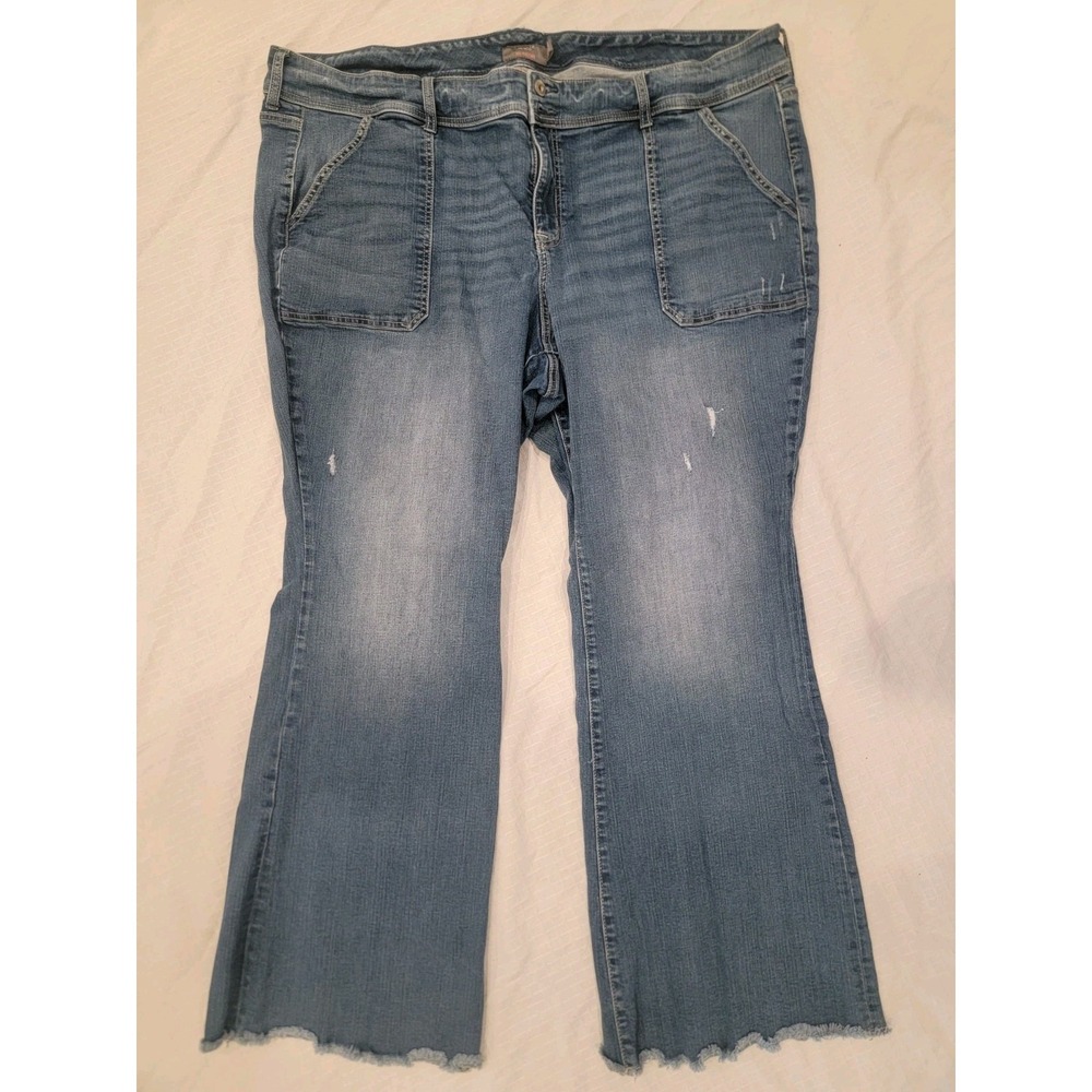 Torrid Women's 26 Reg‎ vintage stretch jeans: Mid Rise Flare fit, Distressed